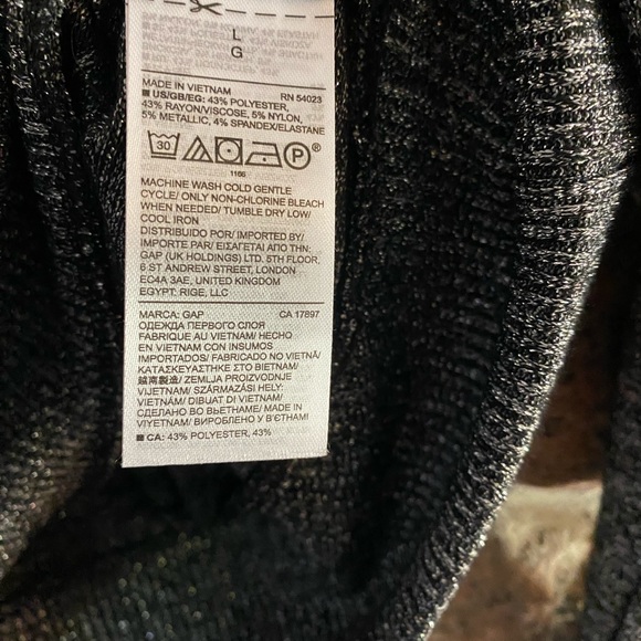 New Metallic silver Gap women’s sweater. - Picture 5 of 5